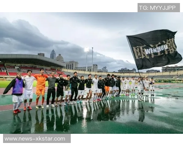 中乙联赛第30轮上海海港富盛经开队与温州俱乐部中胤队战成平局精彩对决